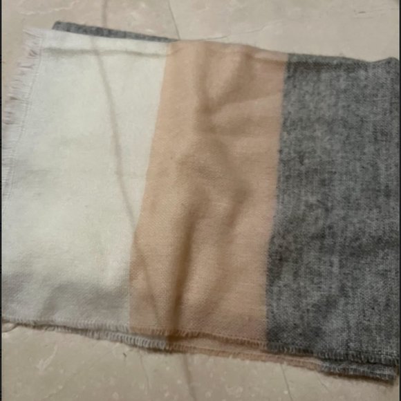 Scarf - Picture 1 of 2
